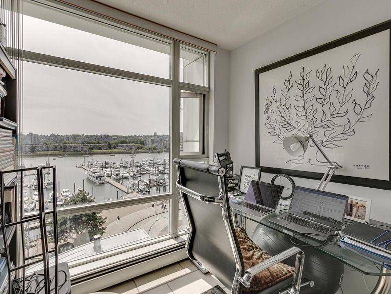 802 1199 Marinaside Crescent