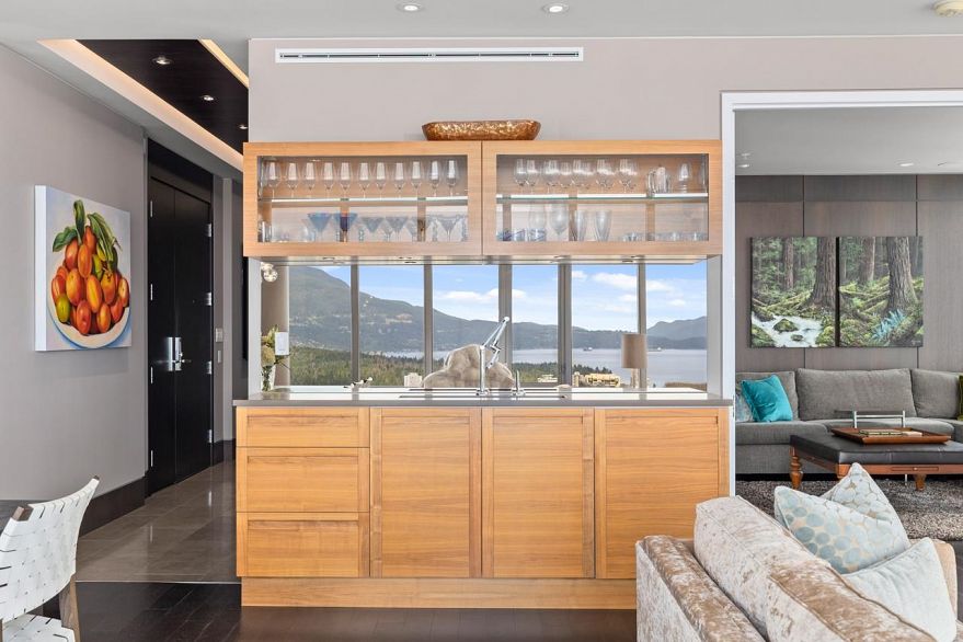 PH1 1028 Barclay Street