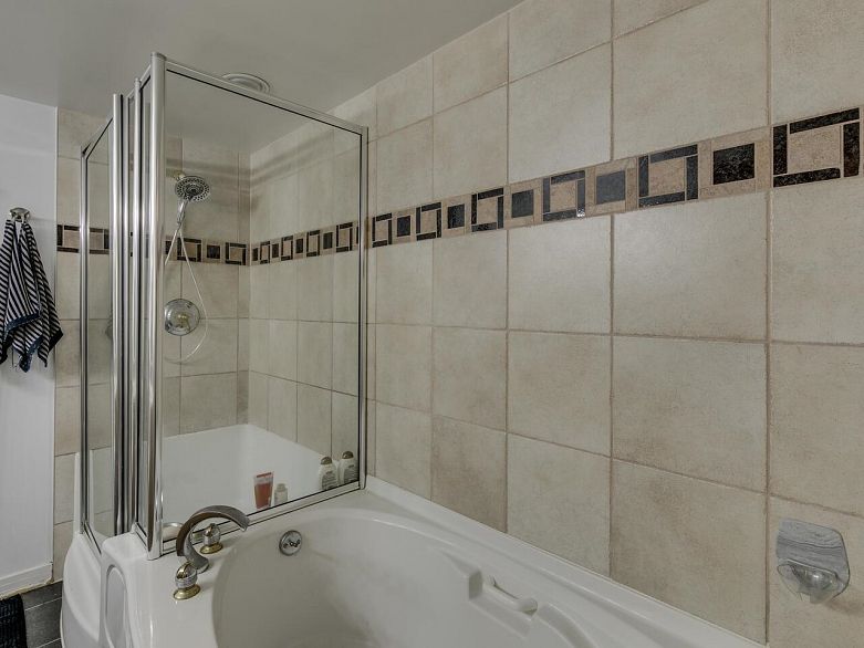 802 1199 Marinaside Crescent