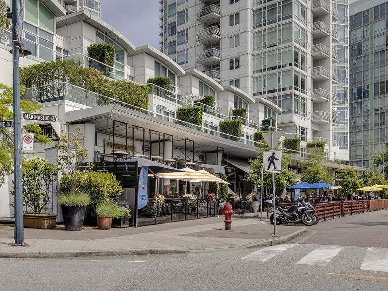 802 1199 Marinaside Crescent