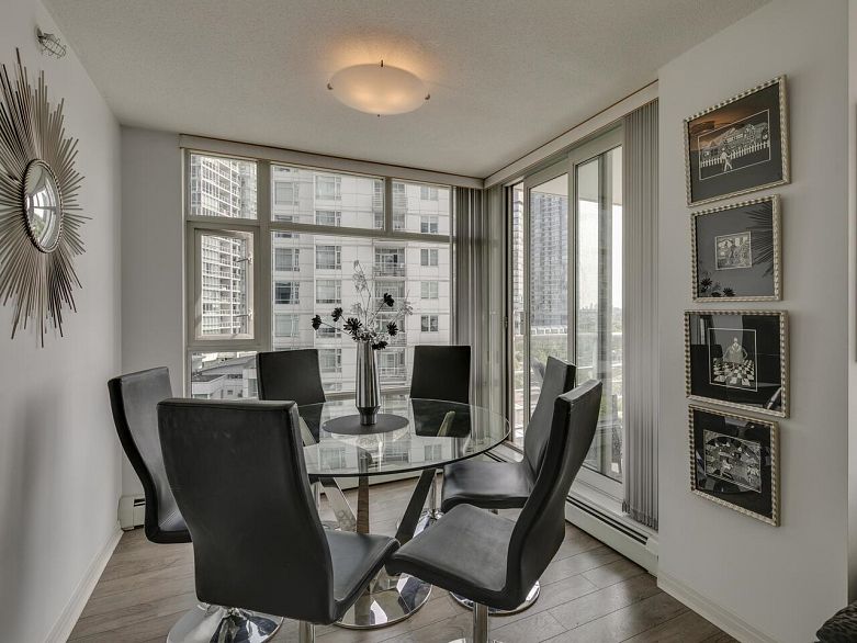 802 1199 Marinaside Crescent