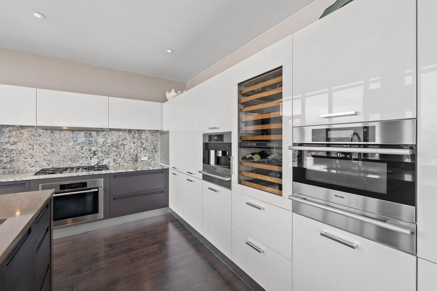 PH1 1028 Barclay Street