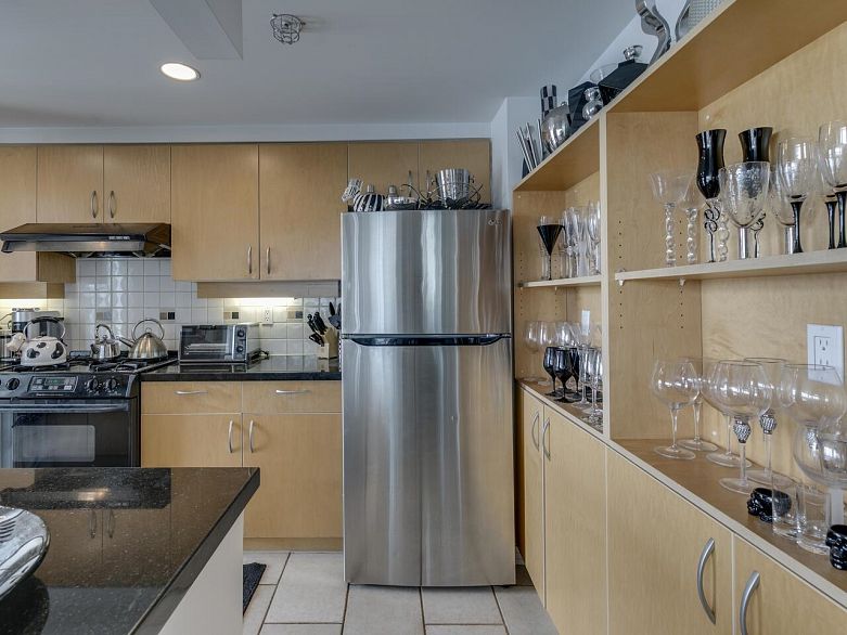 802 1199 Marinaside Crescent