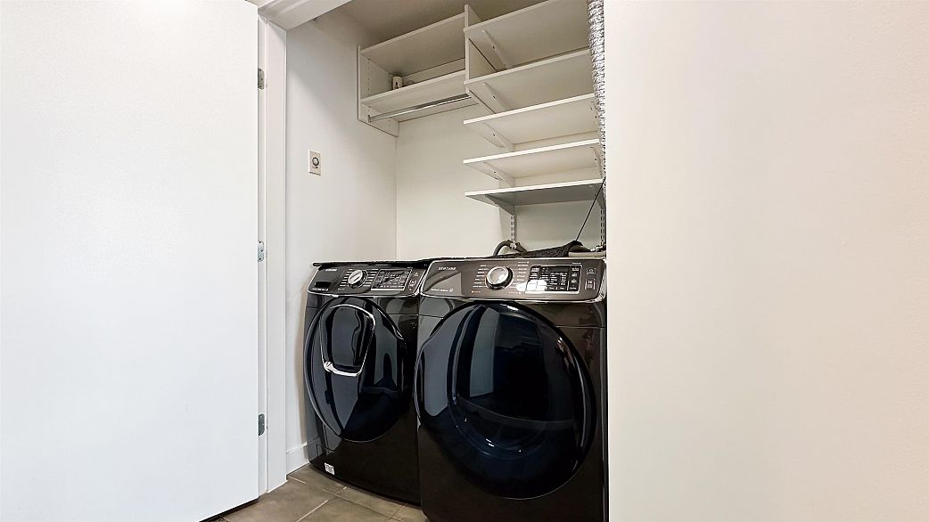 1005 583 Beach Crescent