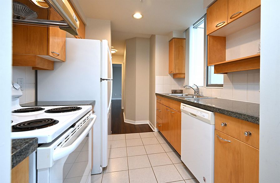 2002 1201 Marinaside Crescent