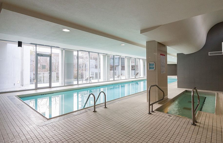 1005 583 Beach Crescent