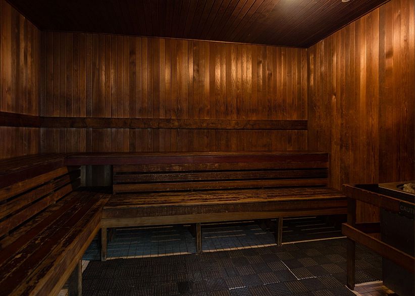 1005 583 Beach Crescent