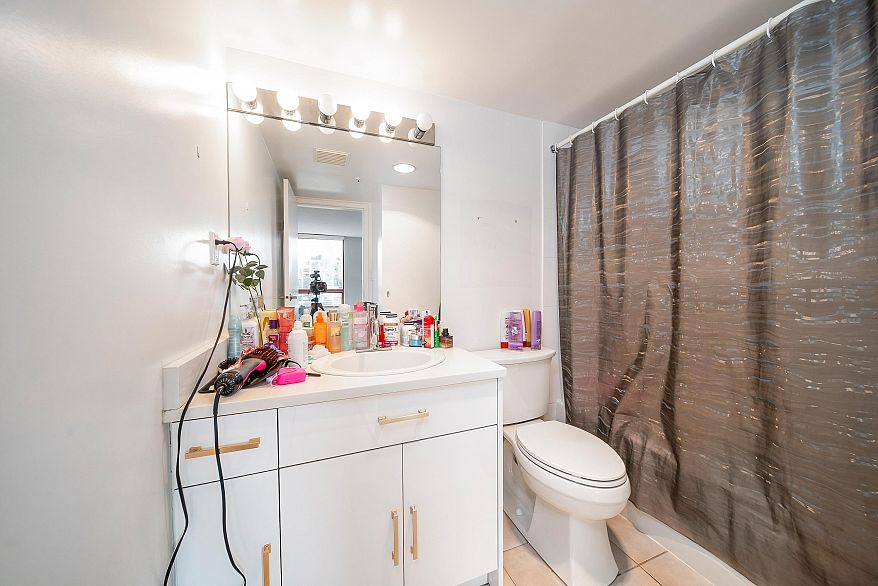 1604 811 Helmcken Street