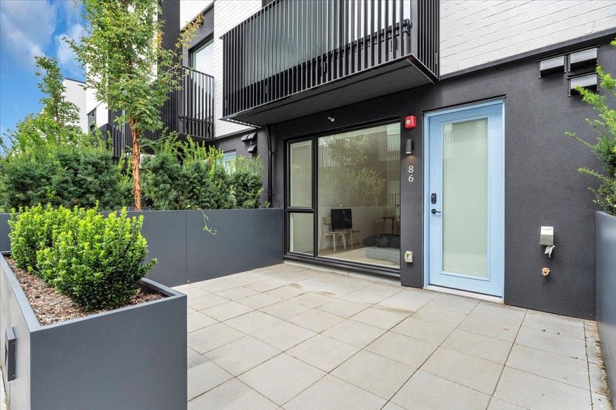86 W King Edward Avenue
