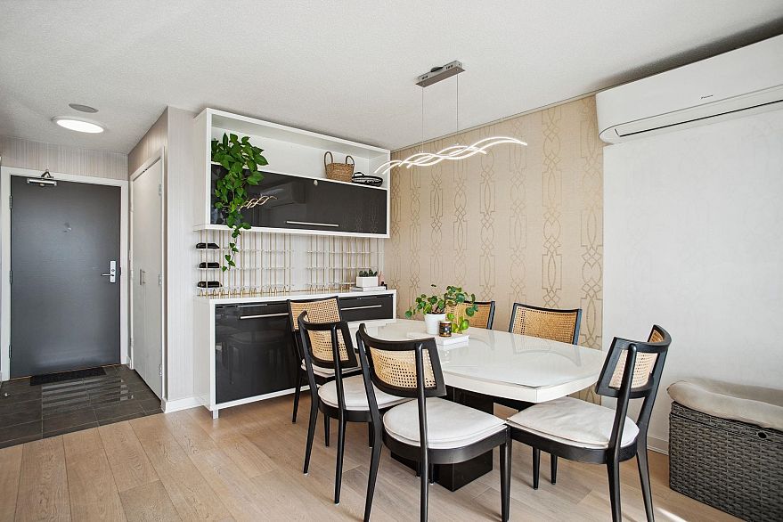 1005 583 Beach Crescent