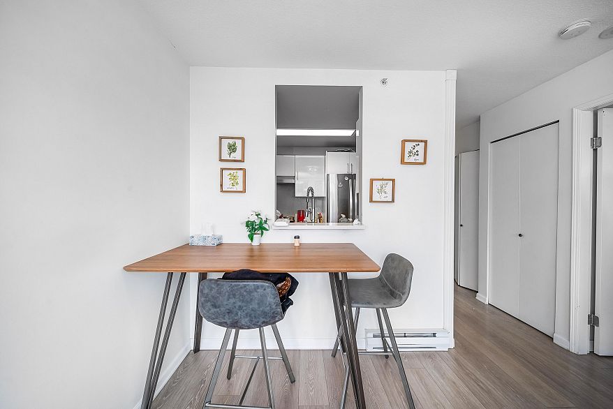 1604 811 Helmcken Street