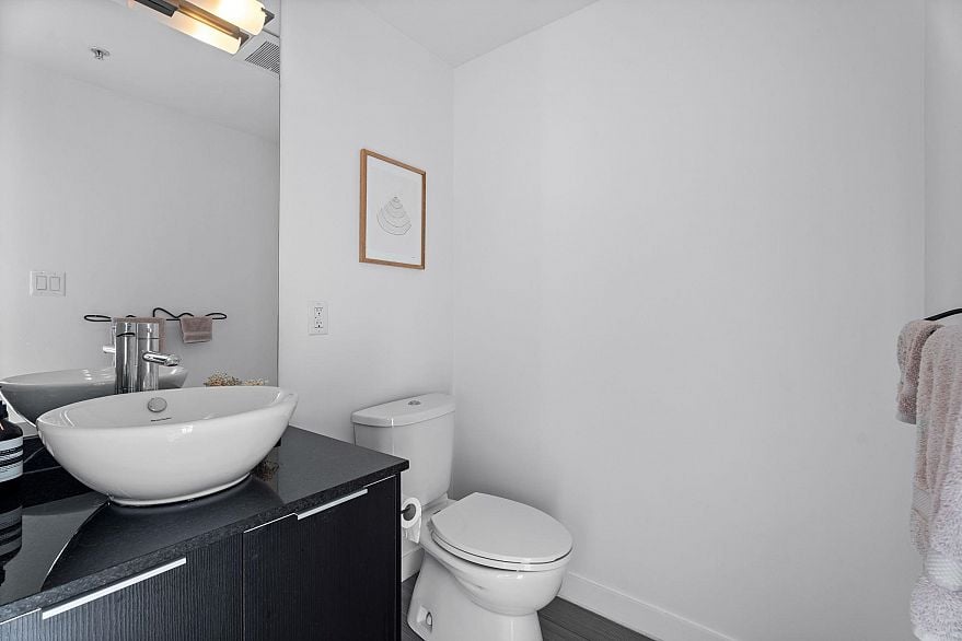 310 429 W 2nd Avenue