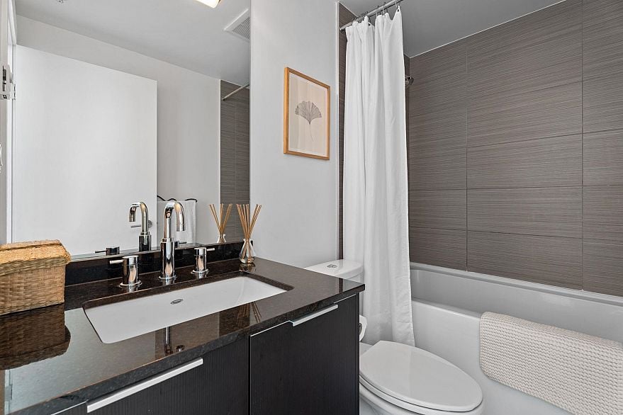 310 429 W 2nd Avenue