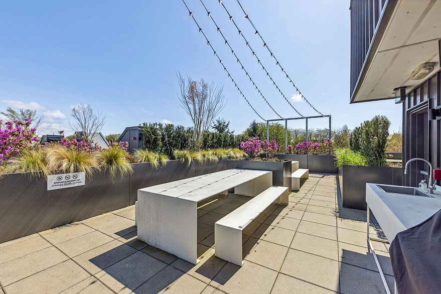 316 2520 Guelph Street