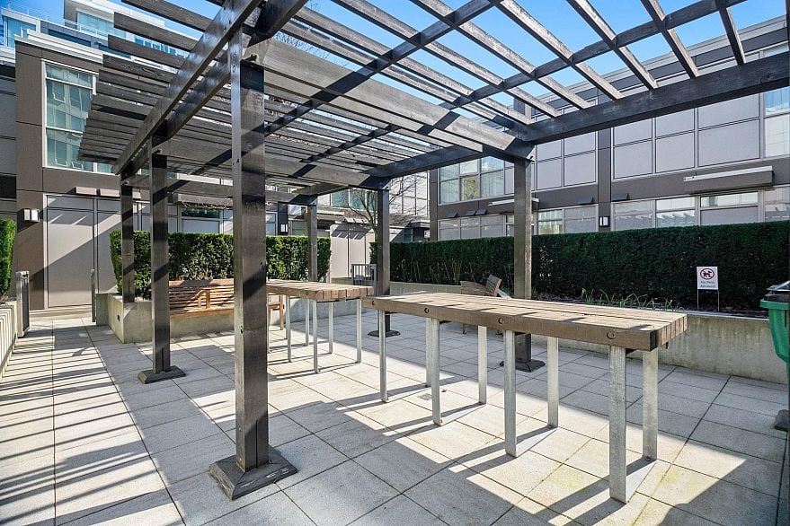 310 429 W 2nd Avenue