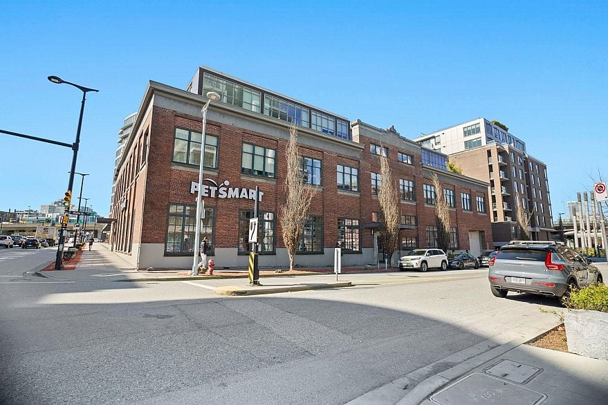 310 429 W 2nd Avenue