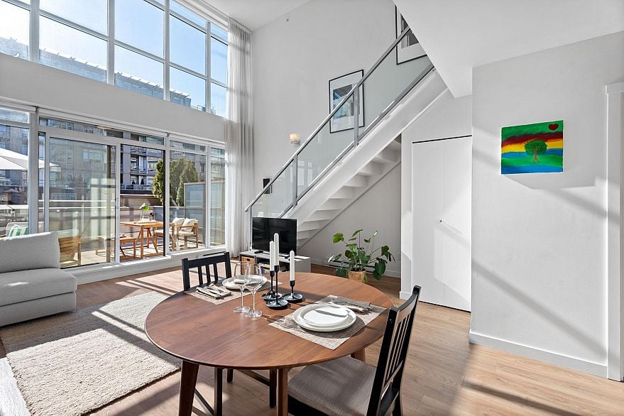 310 429 W 2nd Avenue