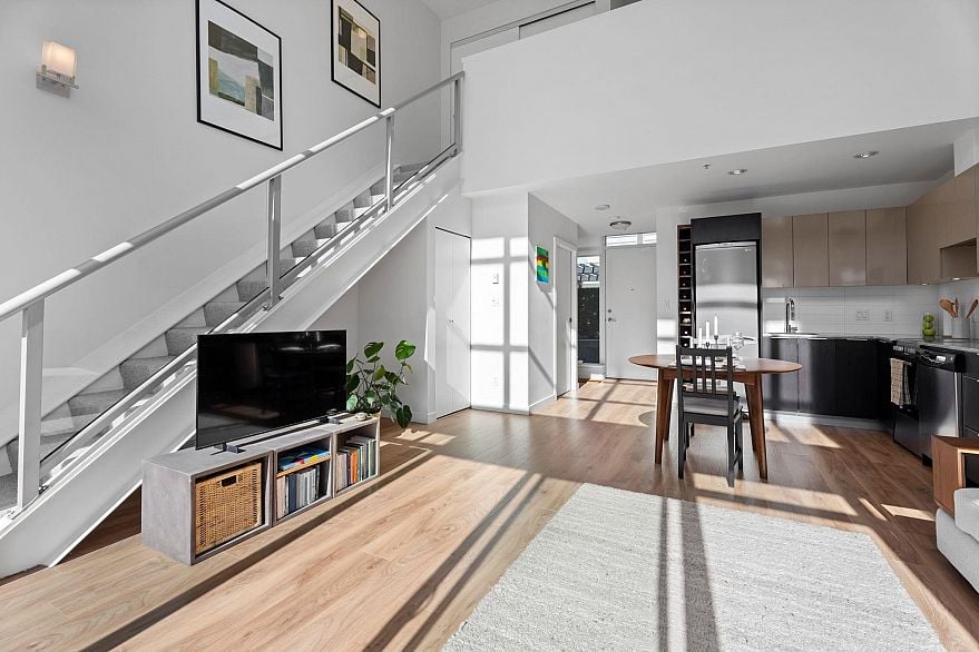 310 429 W 2nd Avenue