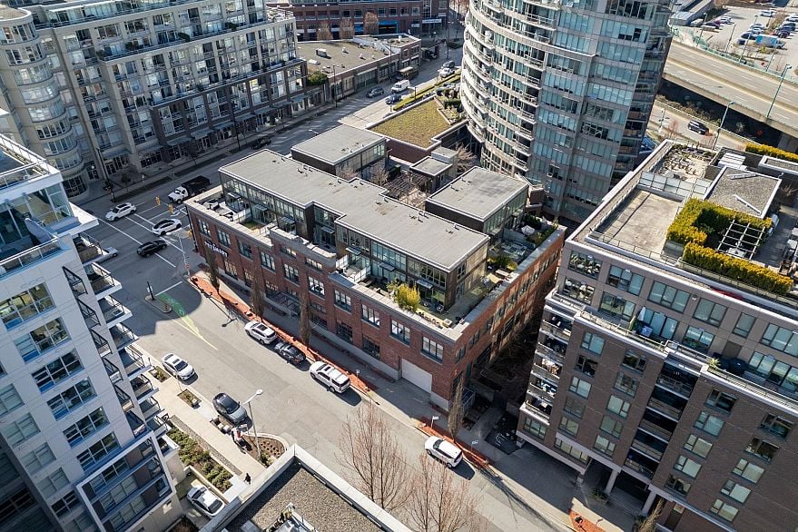 310 429 W 2nd Avenue