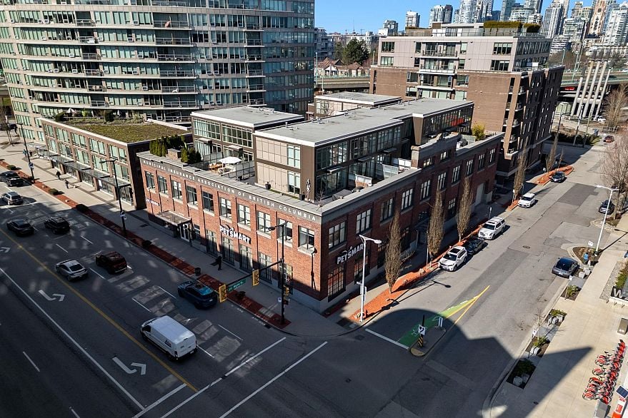 310 429 W 2nd Avenue