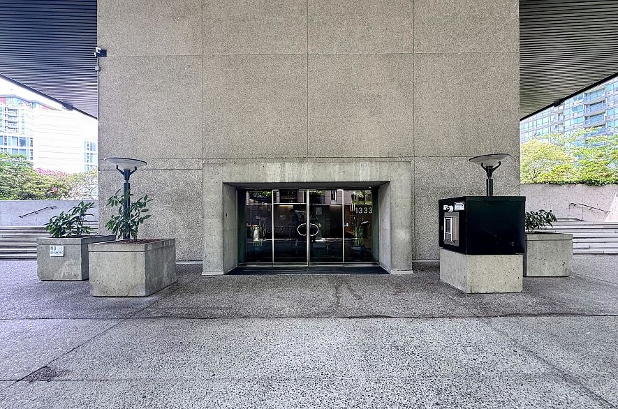 409 1333 W Georgia Street