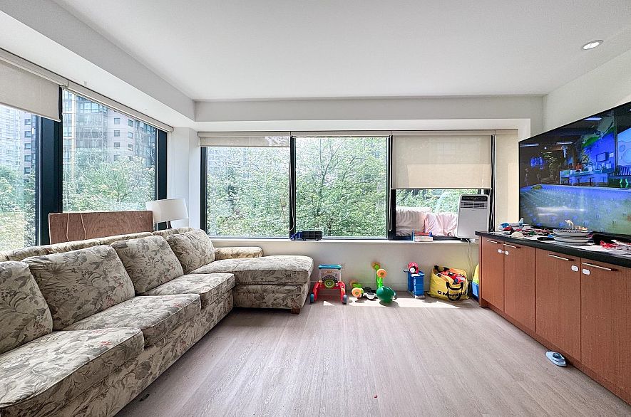 409 1333 W Georgia Street