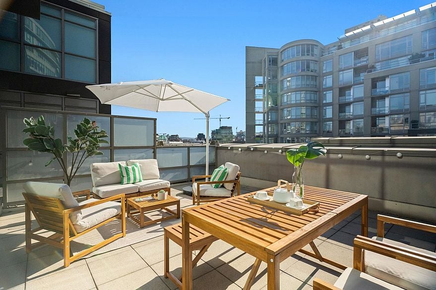 310 429 W 2nd Avenue