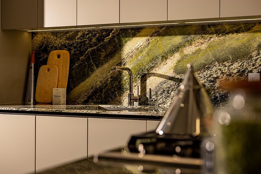 1403 1818 Alberni Street