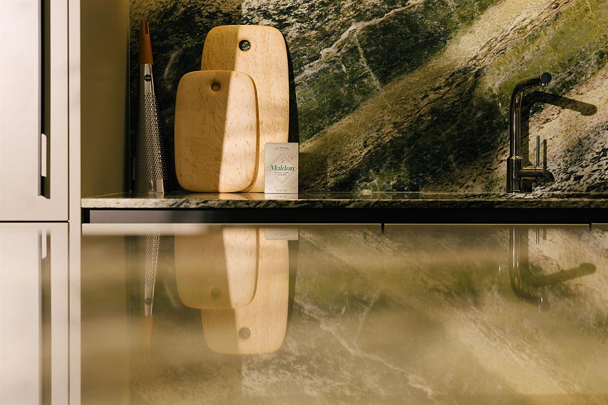 1403 1818 Alberni Street