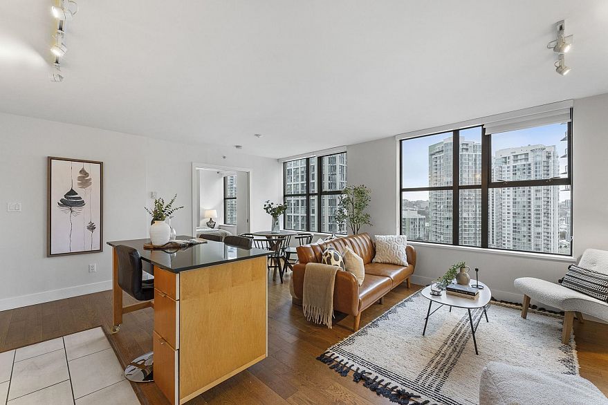 1807 989 Beatty Street