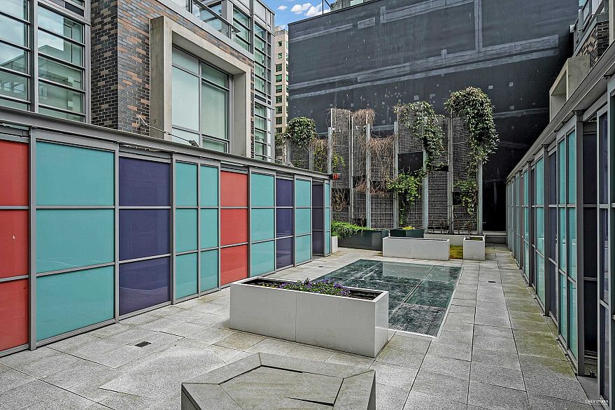 504 1283 Howe Street