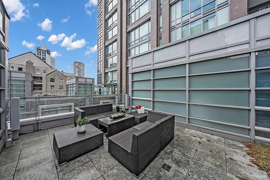 504 1283 Howe Street