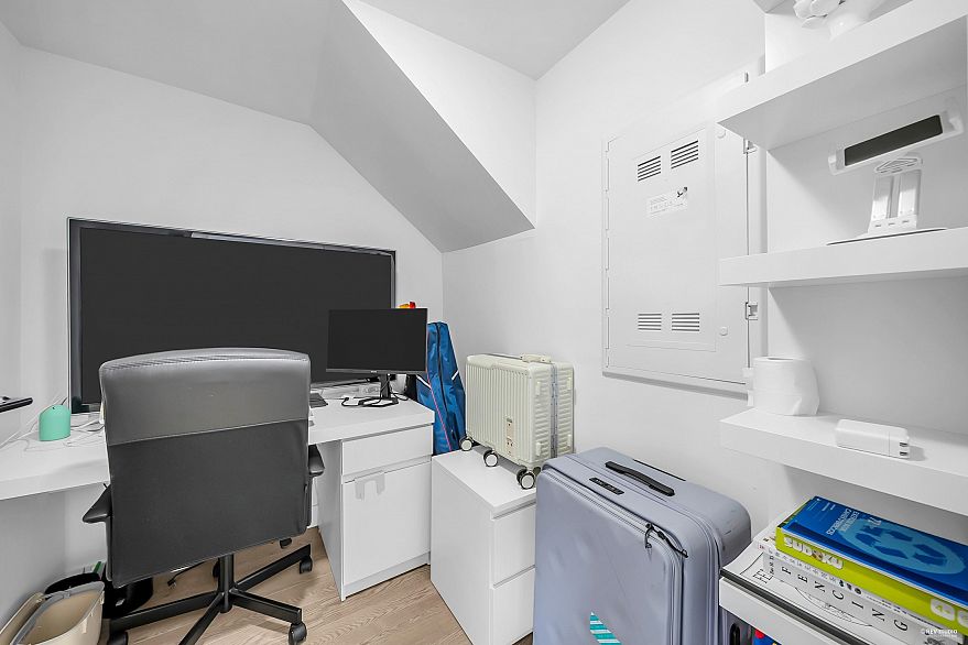 504 1283 Howe Street