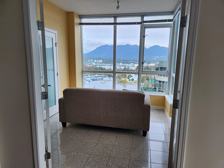 3307 1328 W Pender Street