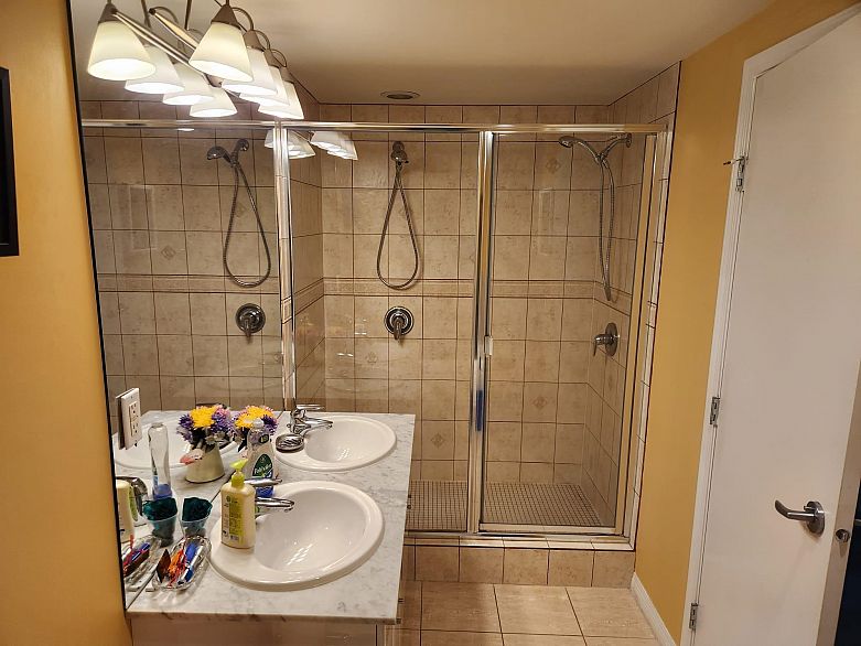 3307 1328 W Pender Street