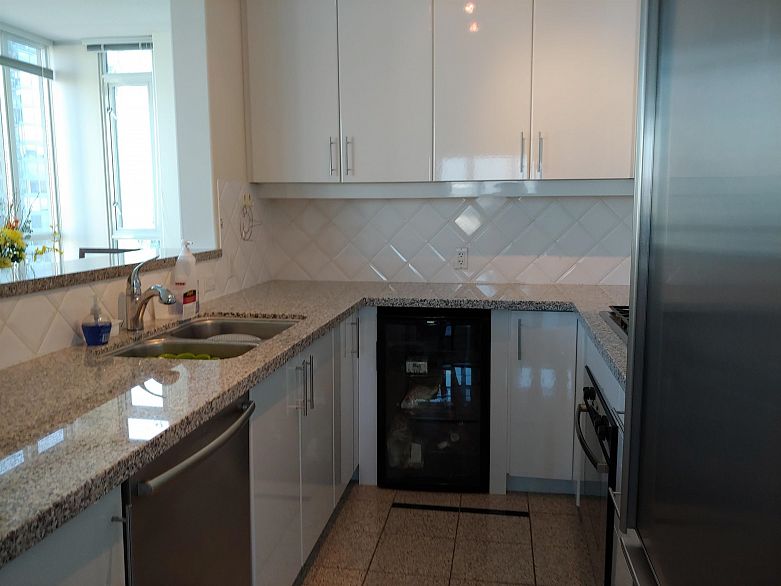 3307 1328 W Pender Street