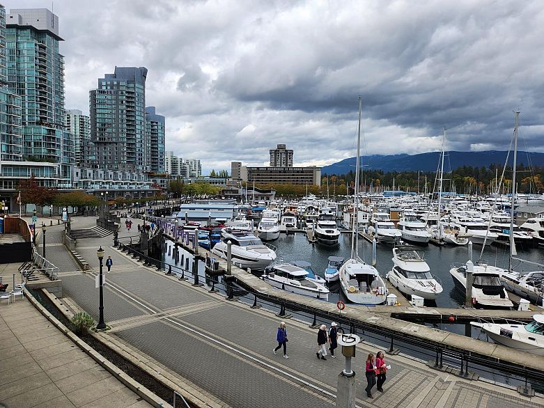 3307 1328 W Pender Street