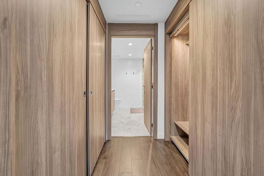 1207 1768 Cook Street