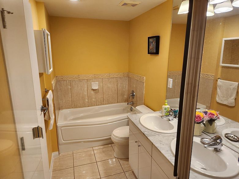 3307 1328 W Pender Street