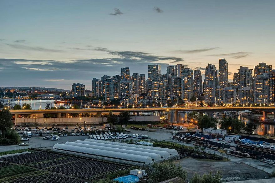 1207 1768 Cook Street