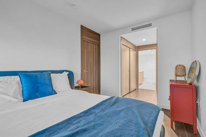 1207 1768 Cook Street