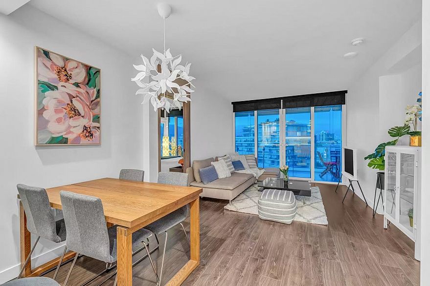 1207 1768 Cook Street