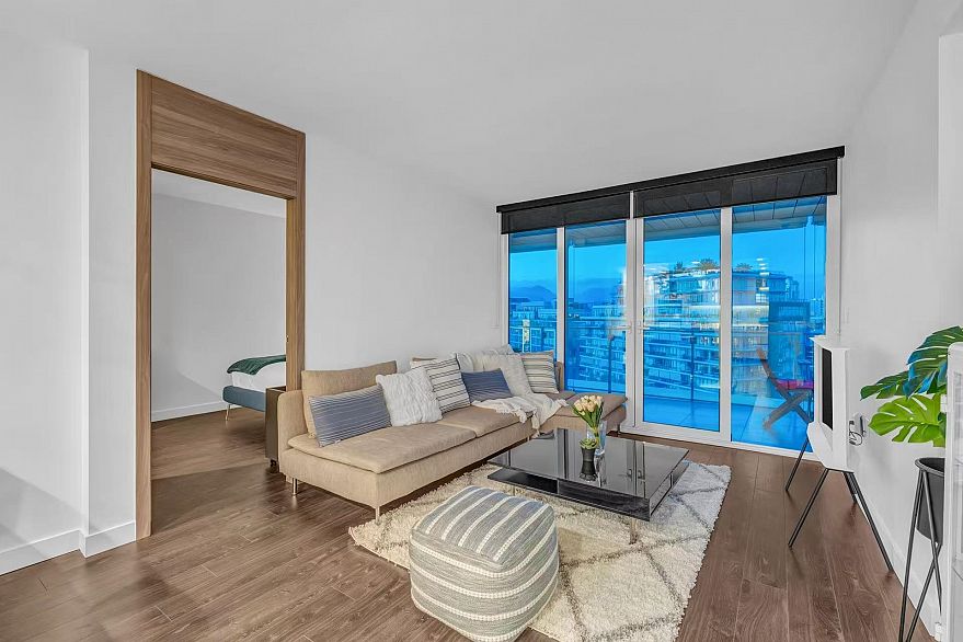 1207 1768 Cook Street