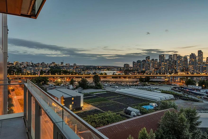 1207 1768 Cook Street