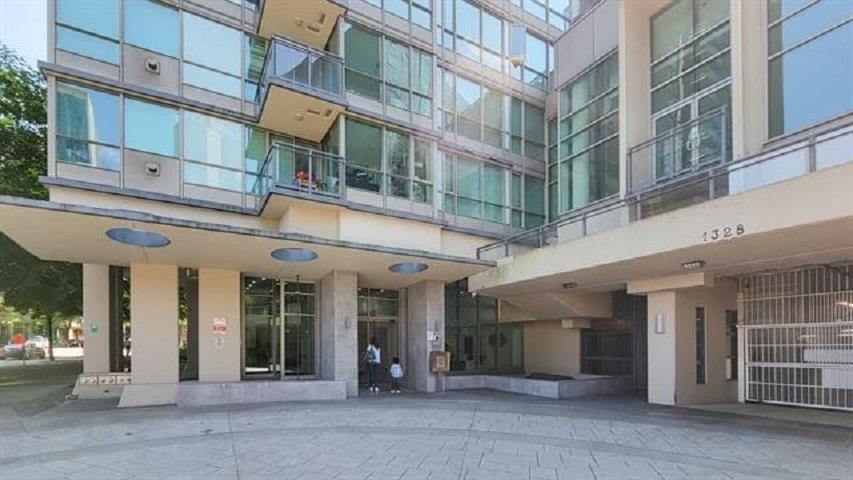 3307 1328 W Pender Street