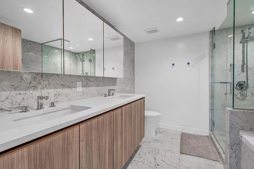 1207 1768 Cook Street