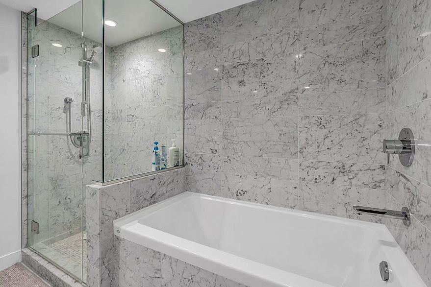 1207 1768 Cook Street