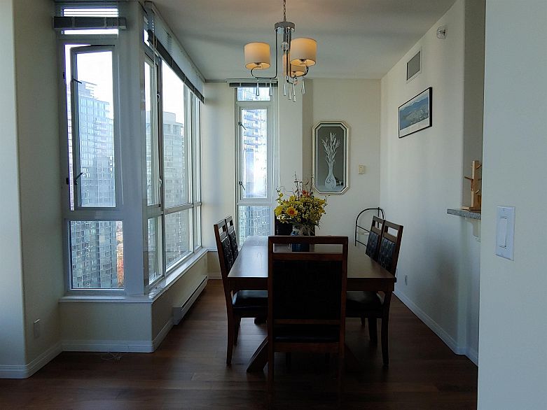 3307 1328 W Pender Street