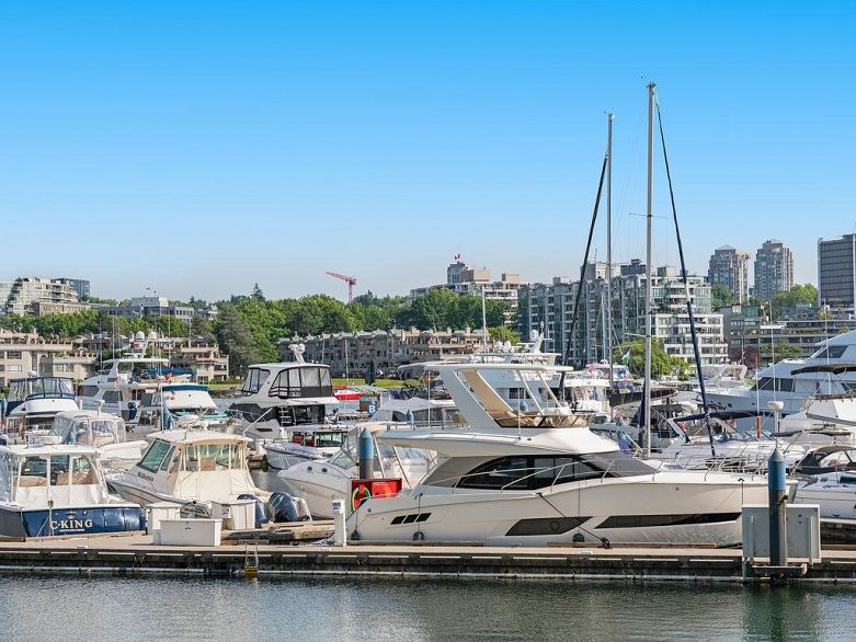 2705 193 Aquarius Mews