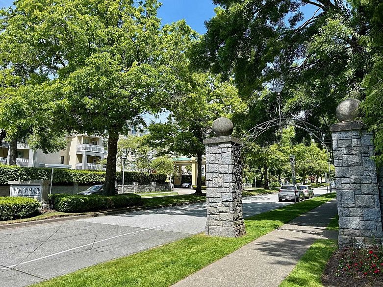 1306 5639 Hampton Place